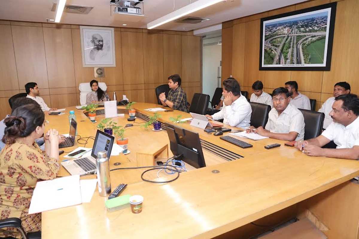 एलईडी स्ट्रिप लाइटिंग से सजेंगी ग्रेटर नोएडा की प्रमुख सड़कें